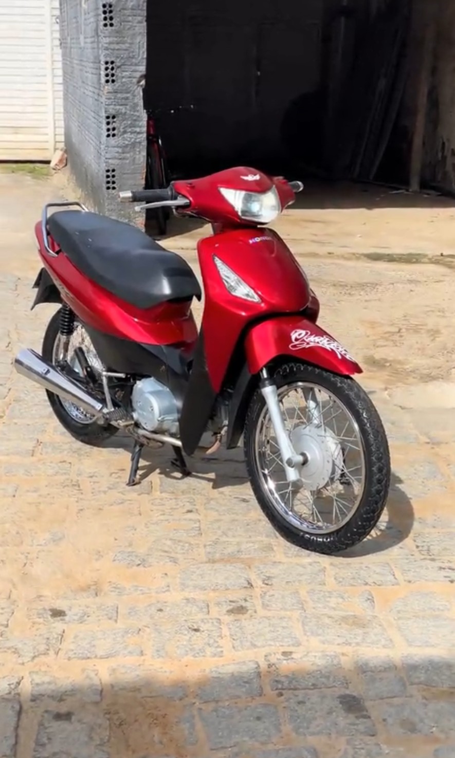 MOTO BIZ 125 VERMELHA