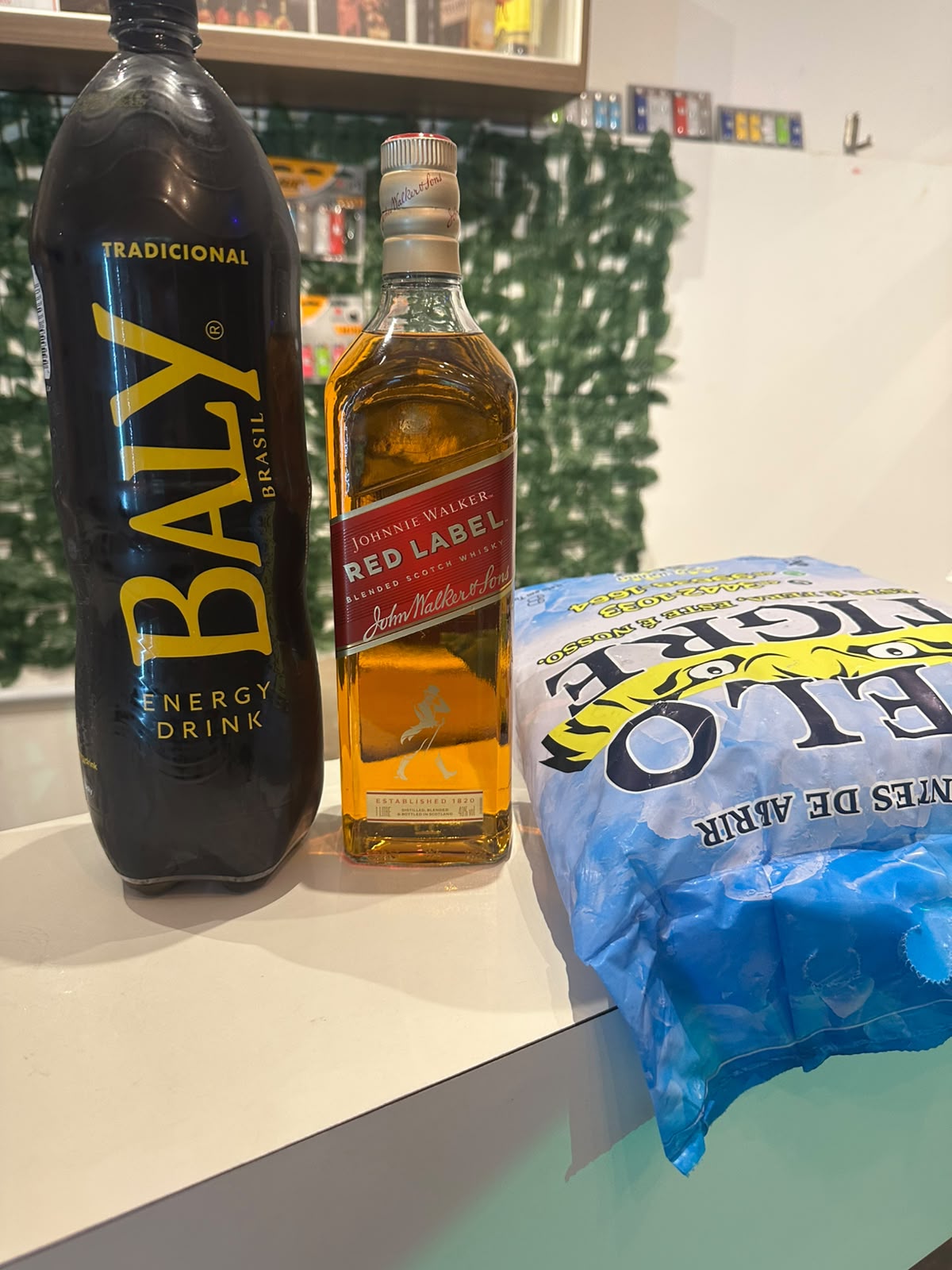 Kit combo completo red label 1l+energético  2l+ gelo 3kg