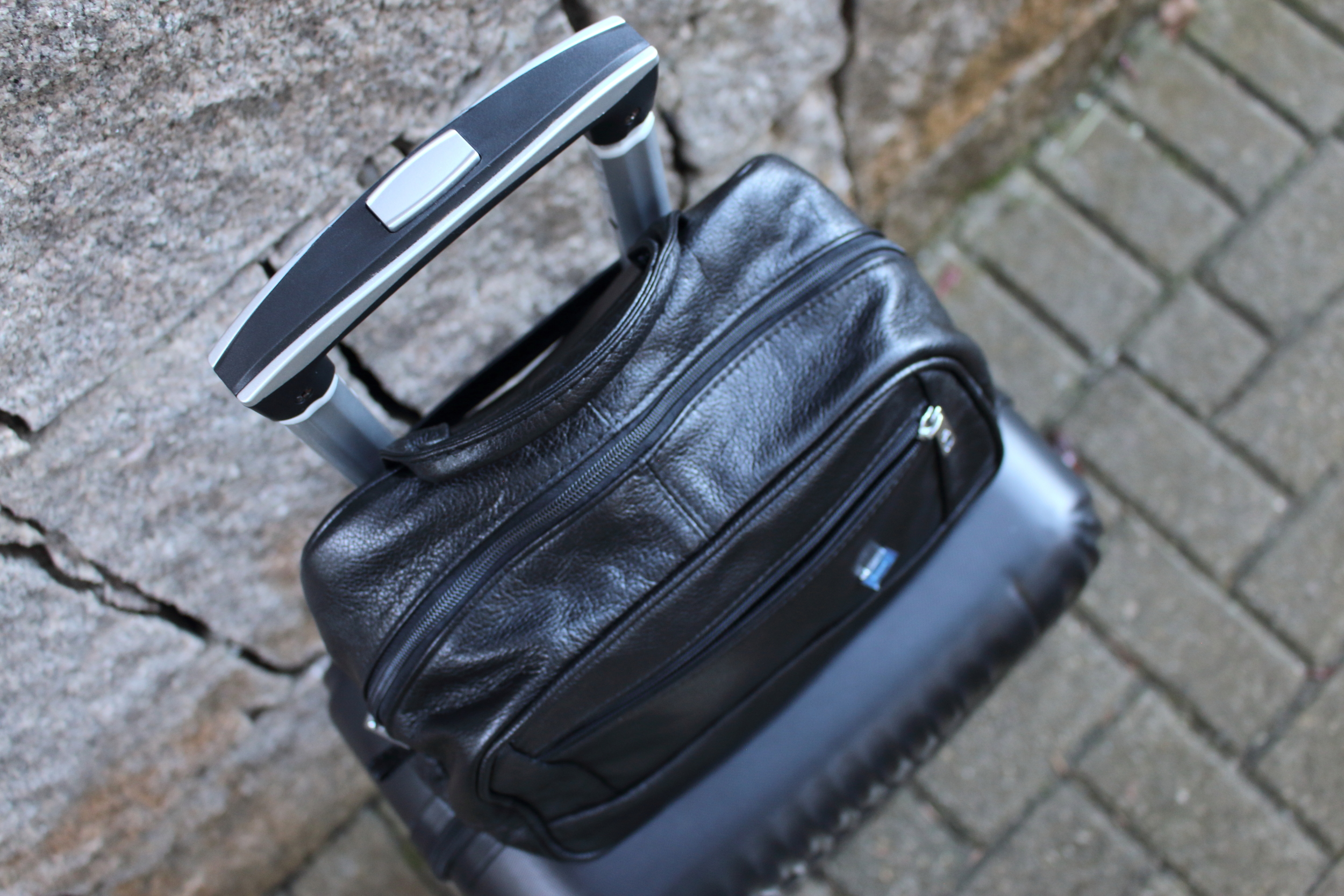 Bolsa de couro preta Laci Baruffi — foto 3